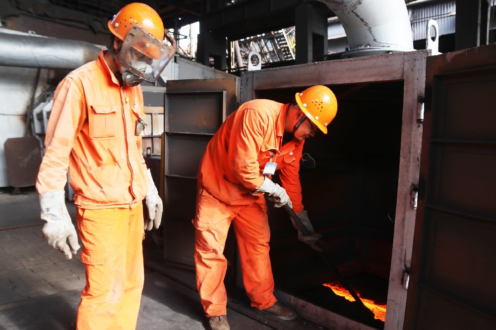 貴鋼集團2023年度“優秀導師”風采(二) | 黃振銀:師帶徒,既授技能也傳經驗